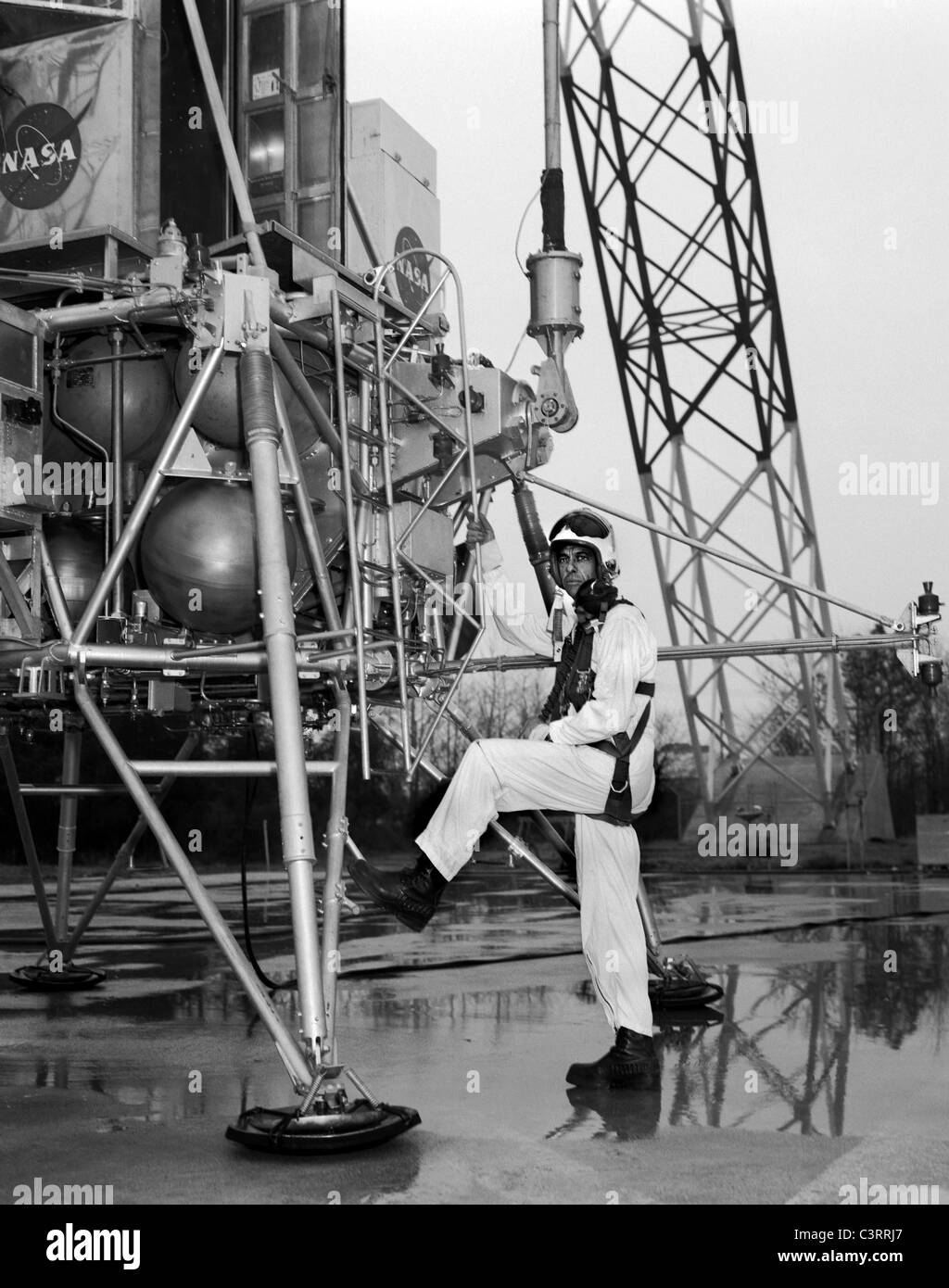 Alan Shepard à l'atterrissage lunaire Installation de recherche. Banque D'Images