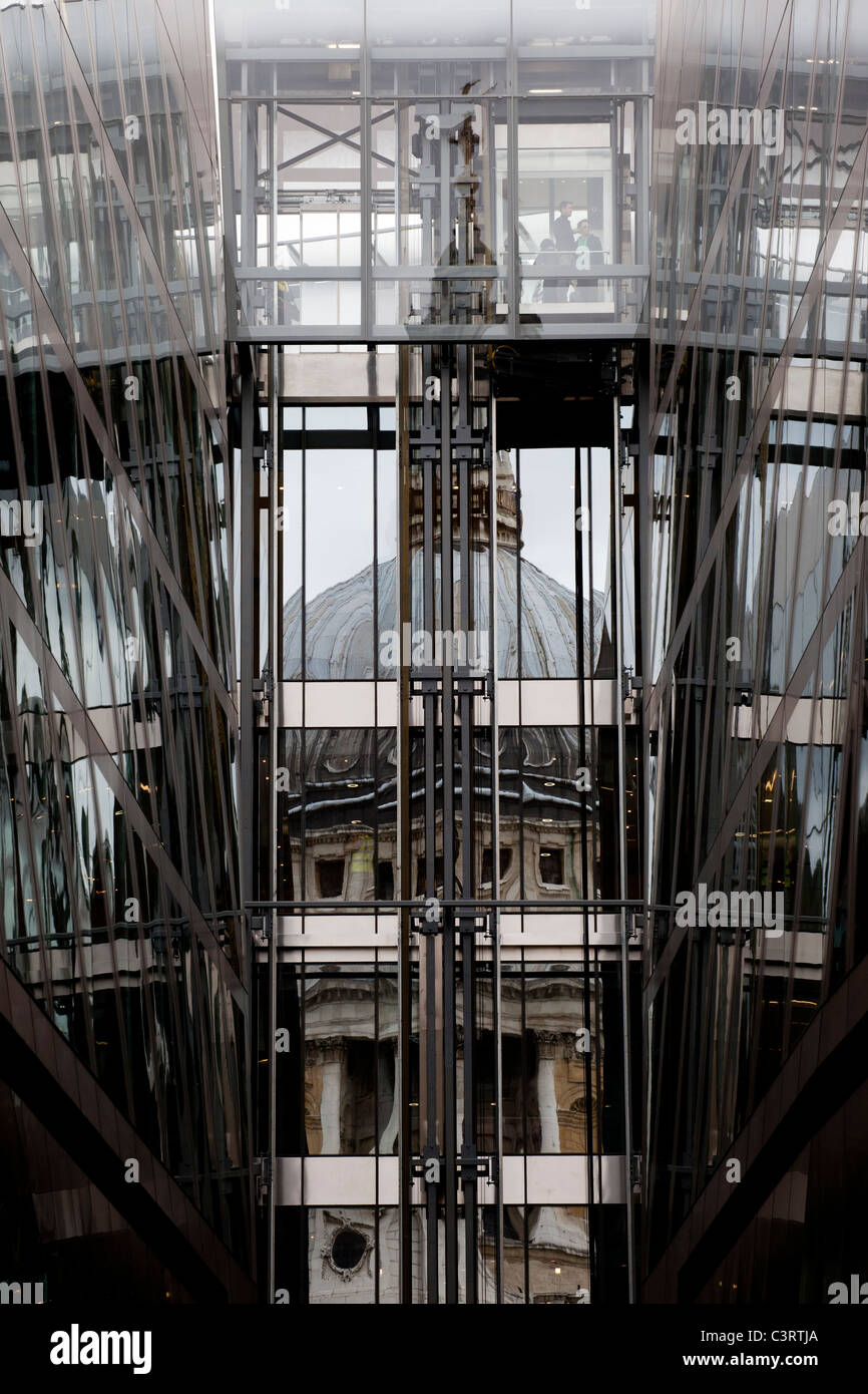 Reflet de la Cathédrale St Paul Banque D'Images