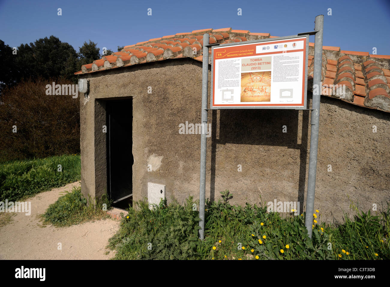 Italie, Latium, Tarquinia, nécropole étrusque Monterozzi, entrée de la tombe Banque D'Images