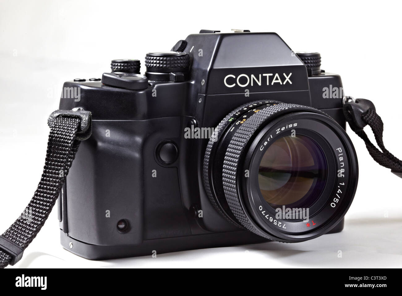 Appareil photo à film classique. Légendaire Contax RX 35mm SLR conçu par  Porsche Carl Zeiss Planar Photo Stock - Alamy
