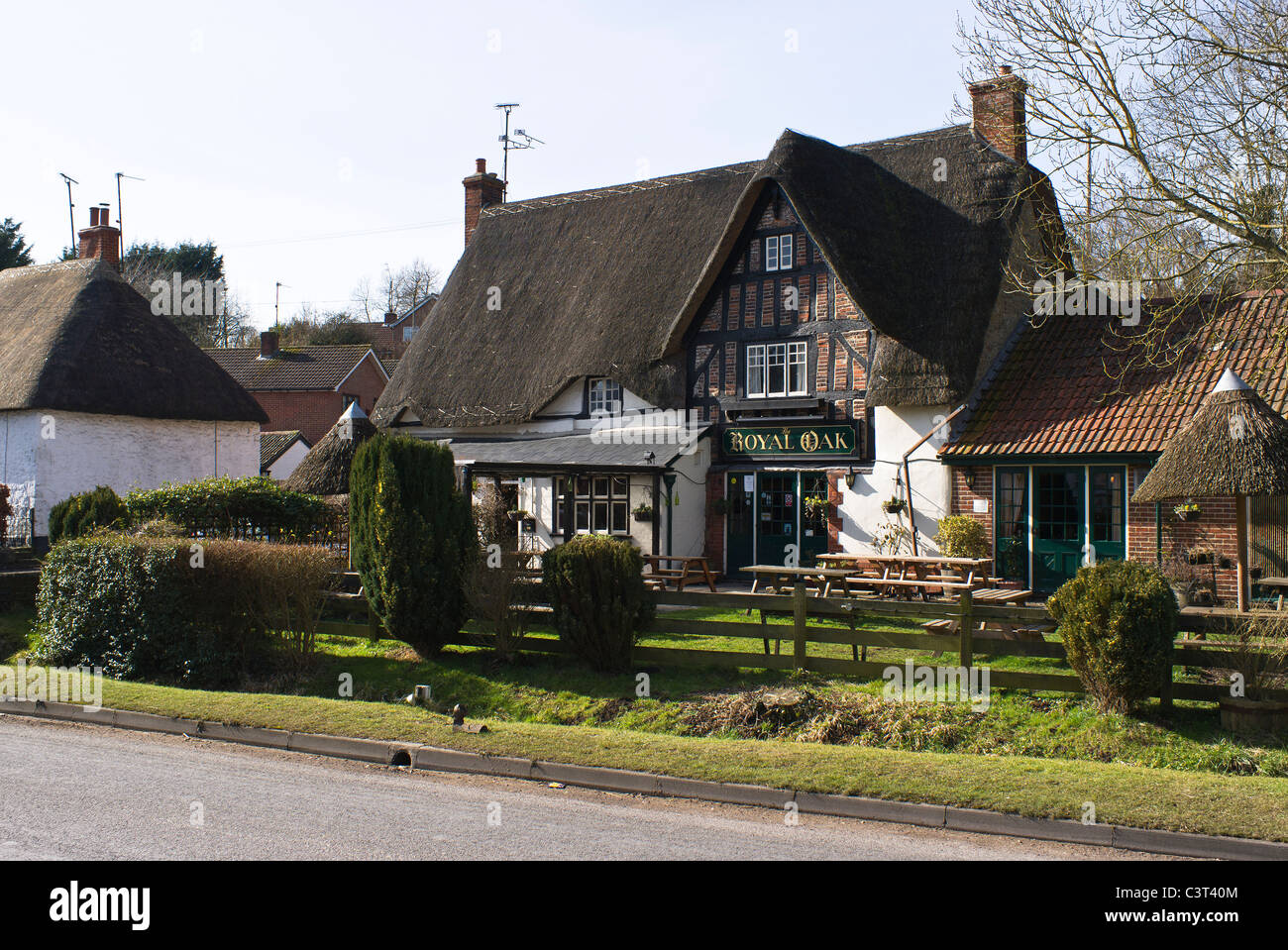 'Royal Oak Inn de chaume" Easterton Wiltshire, UK Banque D'Images