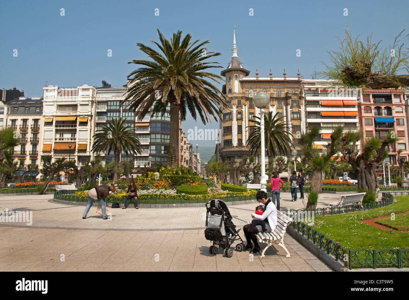 Parque de Alderi Eder Jardin San Sebastian Espagne Pays Basque espagnol l'Hôtel de ville de la vieille ville Banque D'Images