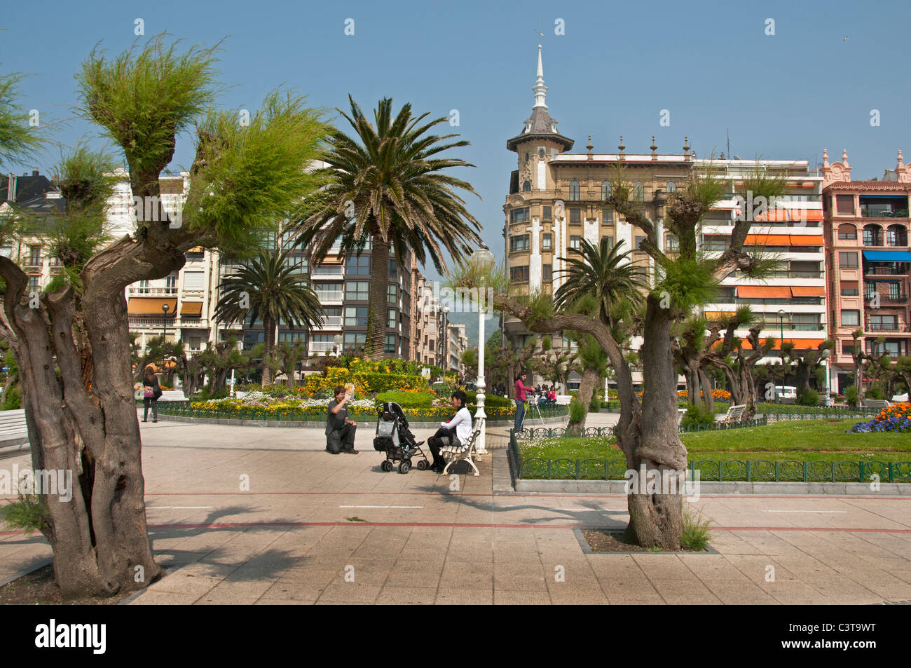 Parque de Alderi Eder Jardin San Sebastian Espagne Pays Basque espagnol l'Hôtel de ville de la vieille ville Banque D'Images