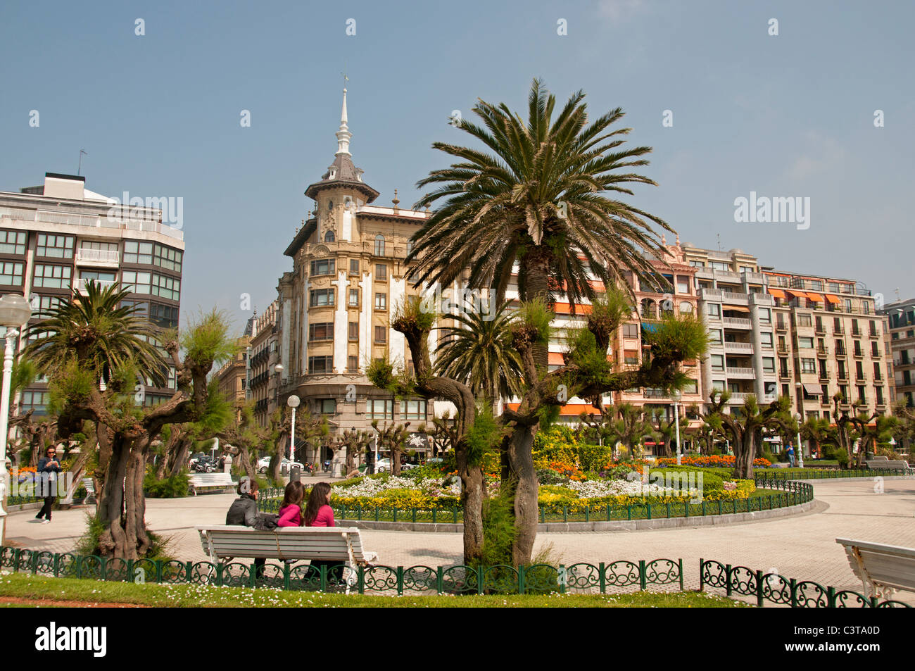 Parque de Alderi Eder Jardin San Sebastian Espagne Pays Basque espagnol l'Hôtel de ville de la vieille ville Banque D'Images
