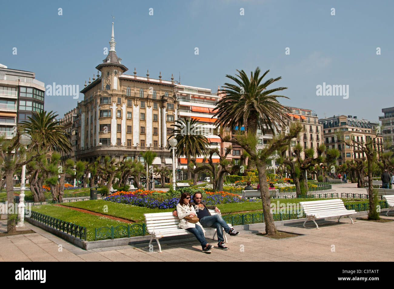 Parque de Alderi Eder Jardin San Sebastian Espagne Pays Basque espagnol l'Hôtel de ville de la vieille ville Banque D'Images
