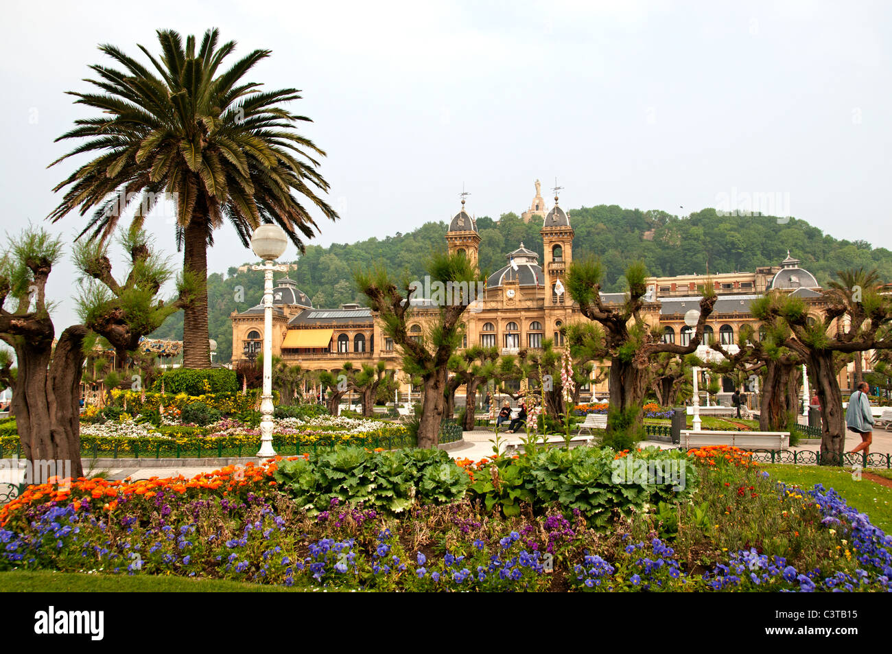 Parque de Alderi Eder Jardin San Sebastian Espagne Pays Basque espagnol l'Hôtel de ville de la vieille ville Banque D'Images