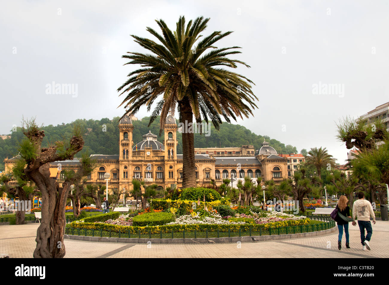 Parque de Alderi Eder Jardin San Sebastian Espagne Pays Basque espagnol l'Hôtel de ville de la vieille ville Banque D'Images