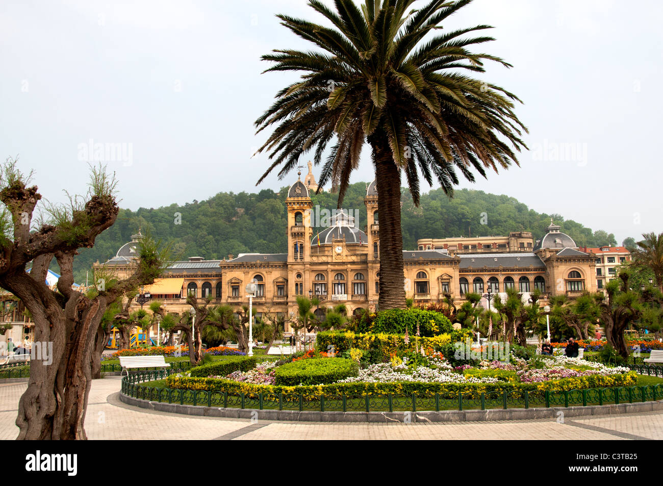 Parque de Alderi Eder Jardin San Sebastian Espagne Pays Basque espagnol l'Hôtel de ville de la vieille ville Banque D'Images