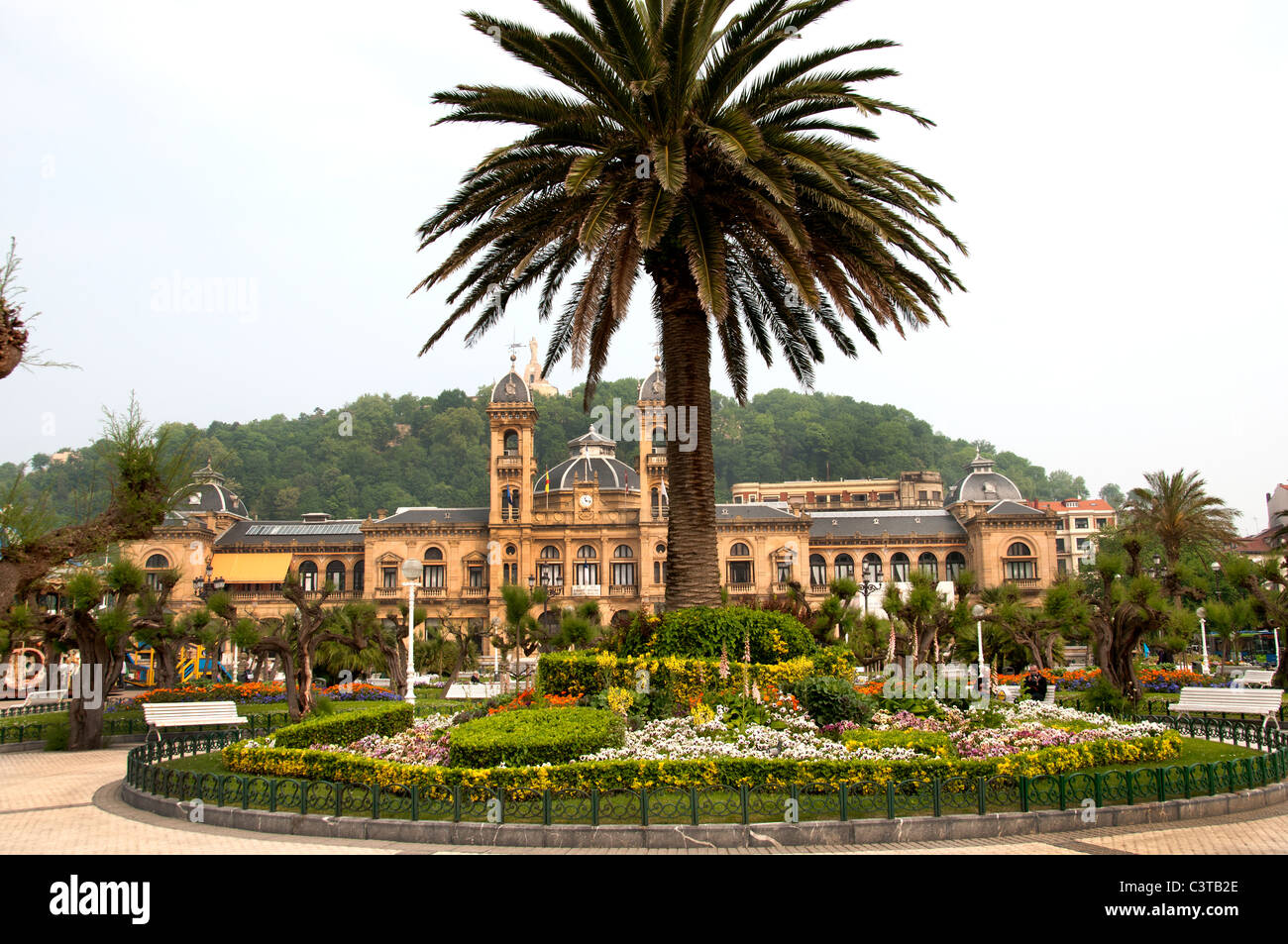 Parque de Alderi Eder Jardin San Sebastian Espagne Pays Basque espagnol l'Hôtel de ville de la vieille ville Banque D'Images
