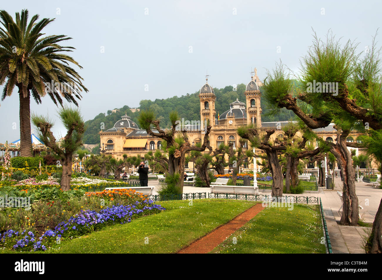 Parque de Alderi Eder Jardin San Sebastian Espagne Pays Basque espagnol l'Hôtel de ville de la vieille ville Banque D'Images