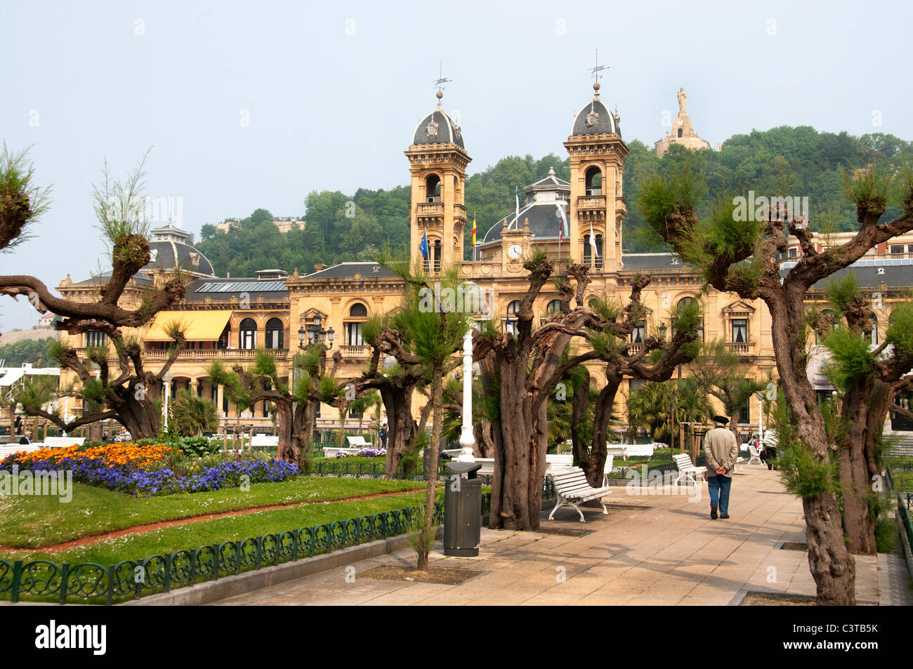 Parque de Alderi Eder Jardin San Sebastian Espagne Pays Basque espagnol l'Hôtel de ville de la vieille ville Banque D'Images