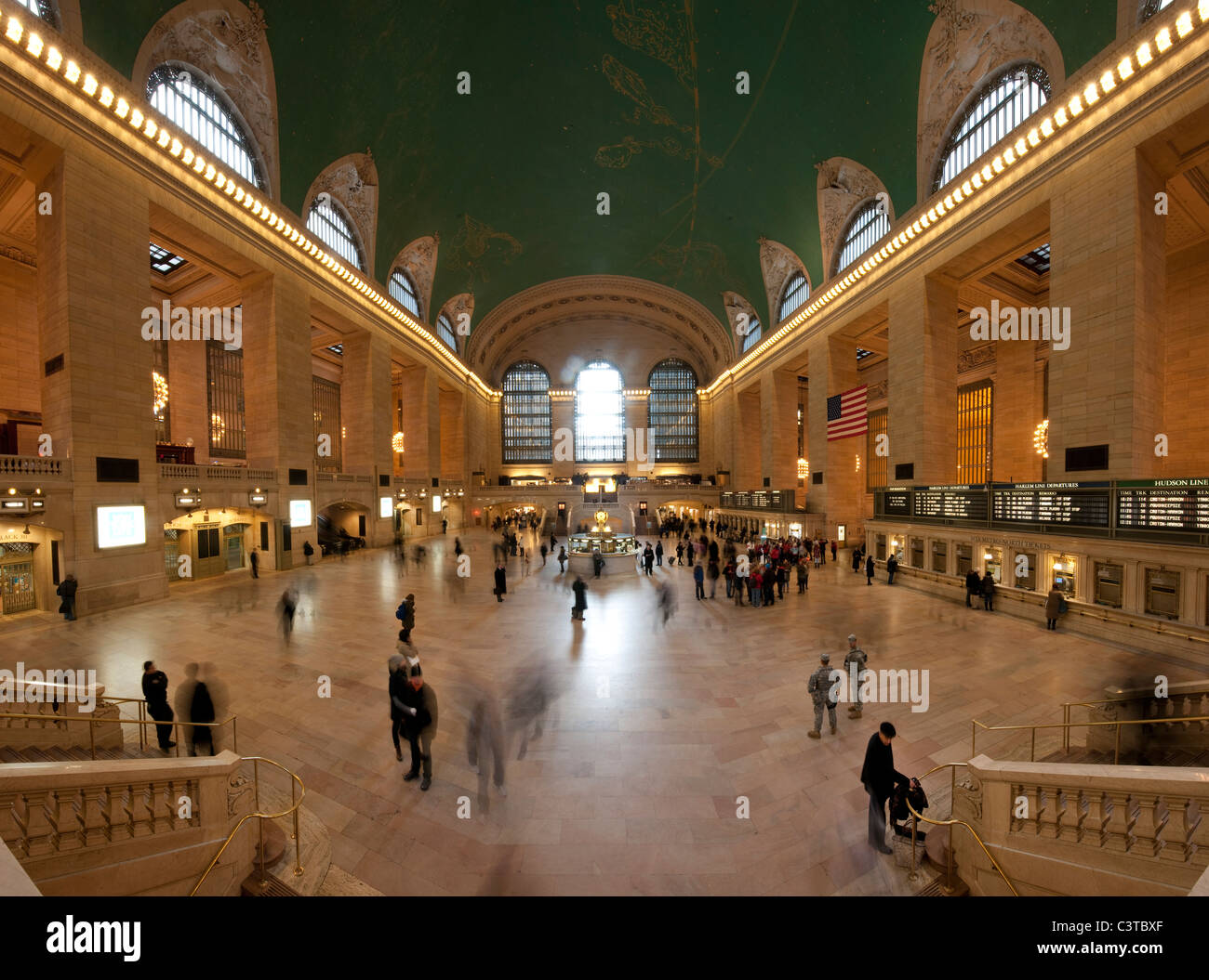2011. Grand Central Terminal. Grand Central Station. Photo panoramique composé de trois photos cousues ensemble. Banque D'Images