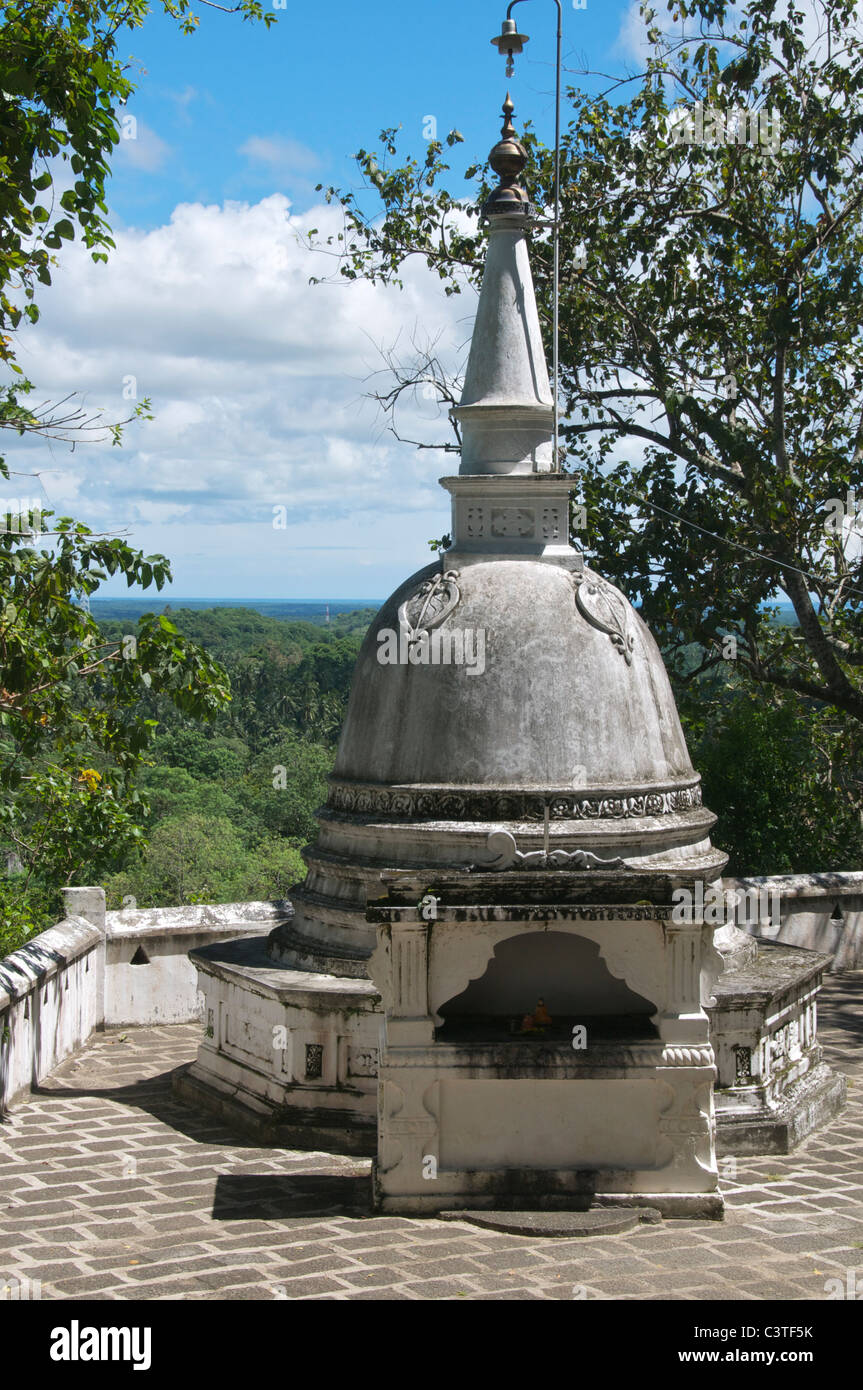 Stupa Mulkirigala Cave Temple complexe à côté du sud du Sri Lanka Tangalla Banque D'Images