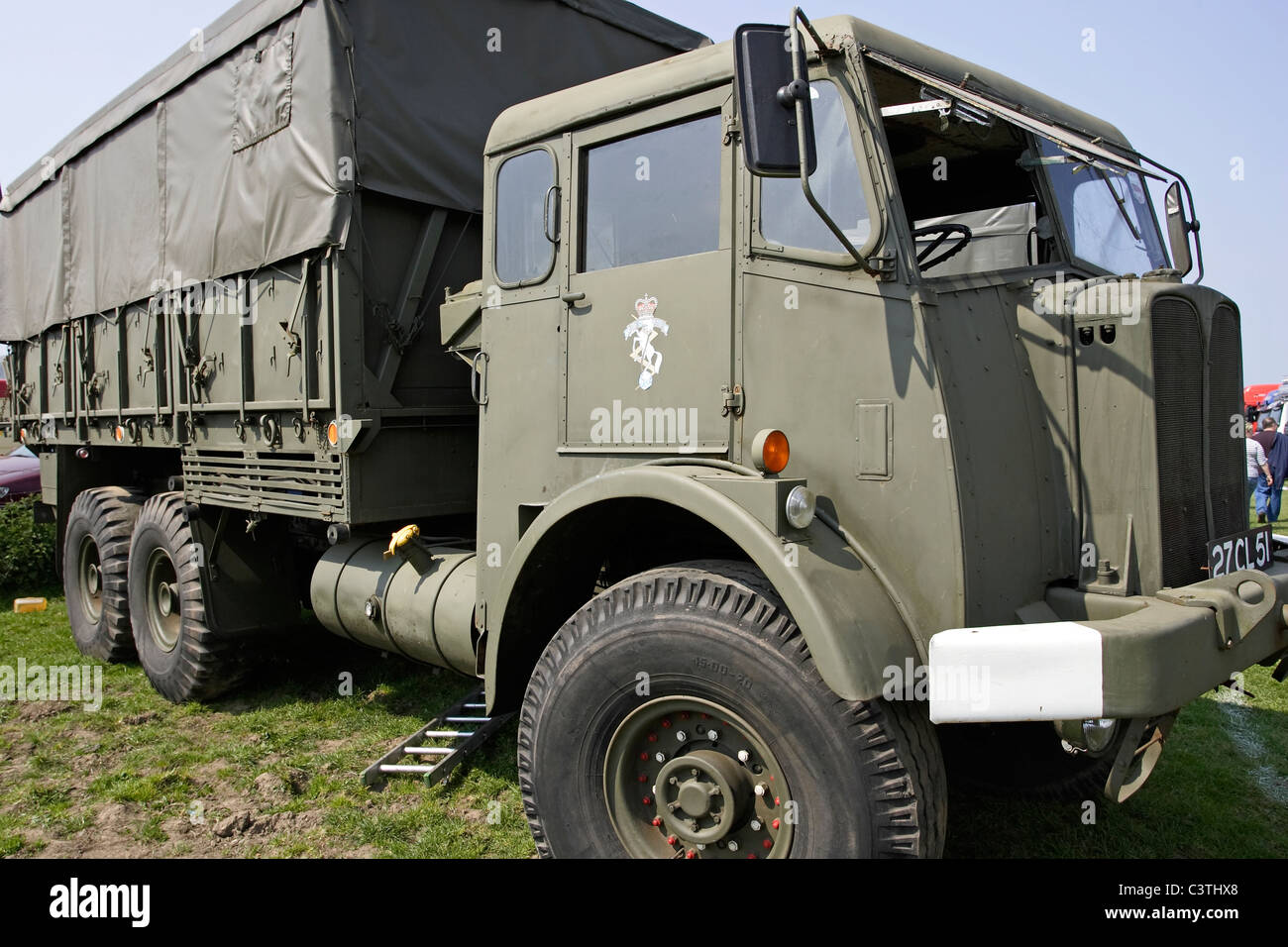 Un vétéran en camion de l'armée à une livrée REME Classic Vehicle show à Llandudno, au nord du Pays de Galles Banque D'Images