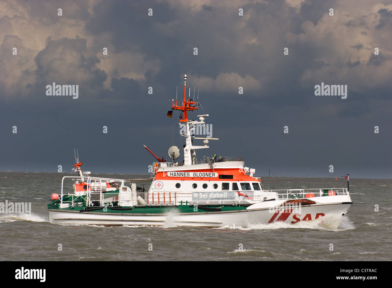 Enregistrer et croisière en bateau de sauvetage en mer du Nord. SAR Hannes Glogner DBAJ Banque D'Images