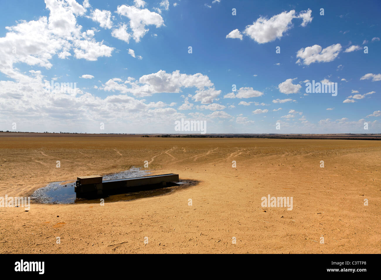 Creux de l'eau sur les terres agricoles, le blé Central Belt, ouest de l'Australie Banque D'Images