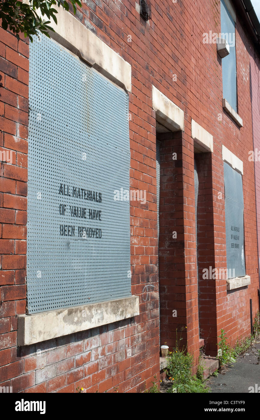 La propriété mitoyenne à Broughton supérieur,Salford, à la démolition après expropriations par Salford City Conseil. Banque D'Images