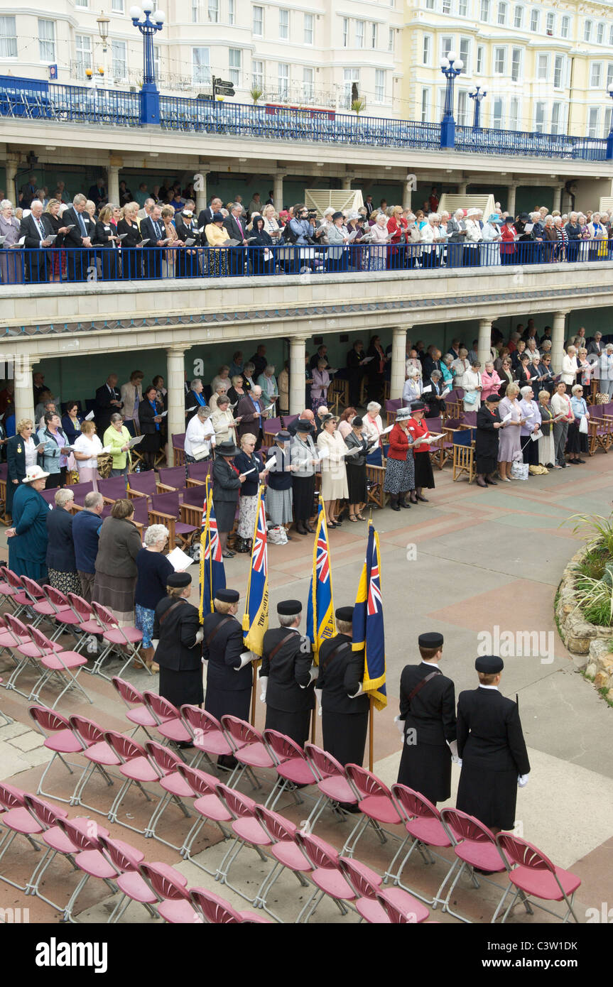 Royal British Legion cérémonie des tambours sur Eastbourne bandstand Banque D'Images