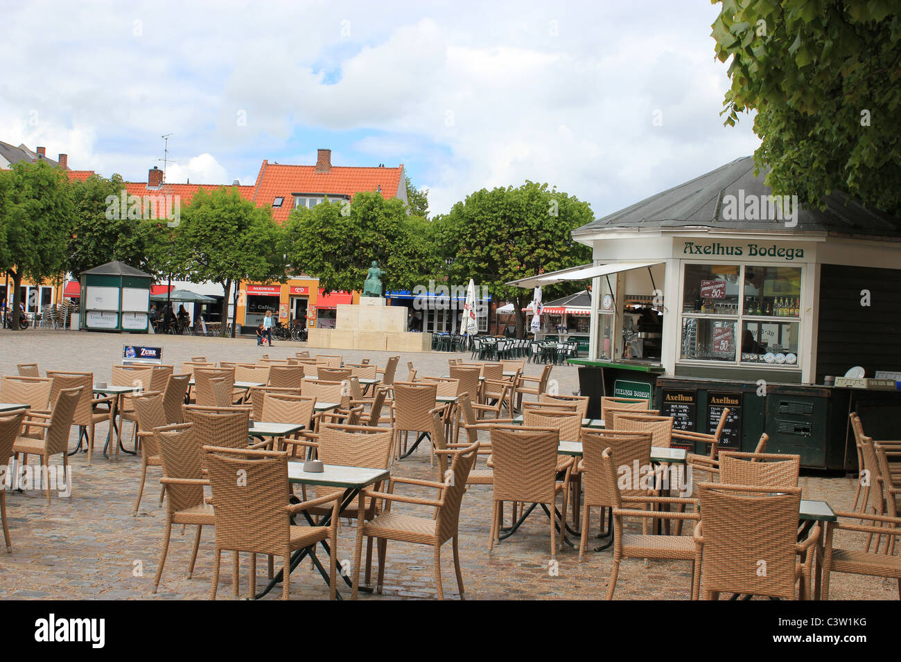 Café en plein air dans le centre-ville de Helsingør, au Danemark Banque D'Images