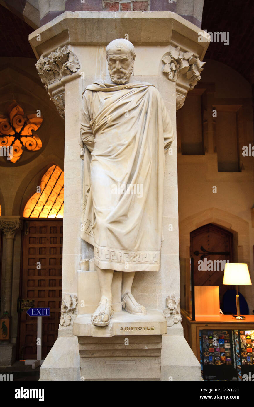 Statue d'Aristote au musée d'histoire naturelle de l'Université d'Oxford, Oxford, Angleterre Banque D'Images