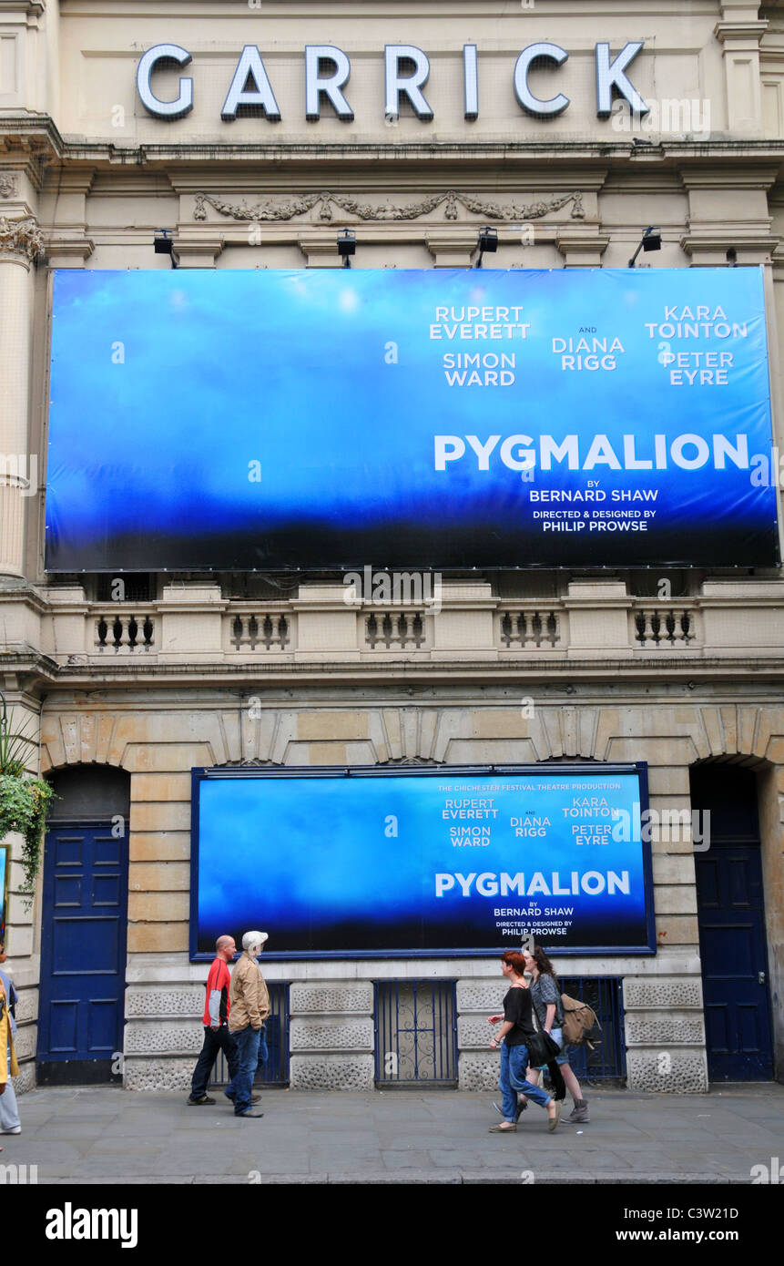 L'affiche de Pygmalion de George Bernard Shaw Jouer Garrick Theatre Kara Tointon et Rupert Everett Banque D'Images