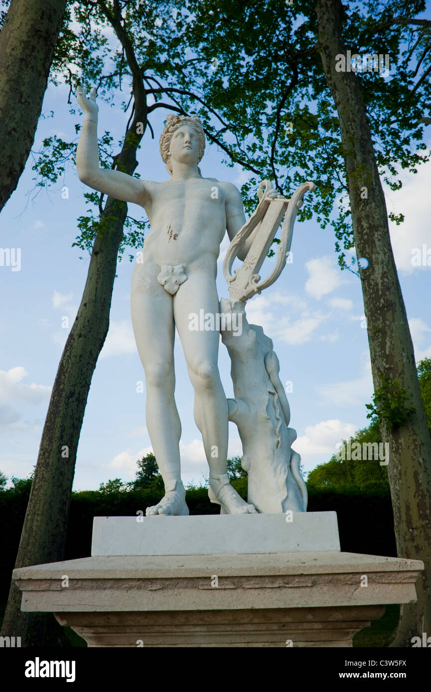 Versailles, France, gros plan, Art public, scènes de parc urbain, sculpture classique française exposée, 'jardin de Château de Versailles', 'Apollon a la Lyre' Banque D'Images