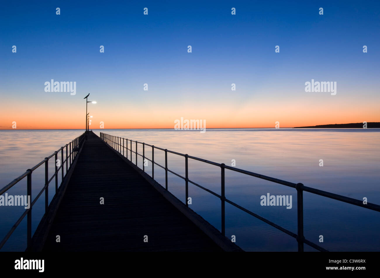 Jetée à l'aube, Fowlers Bay, Australie du Sud. Banque D'Images