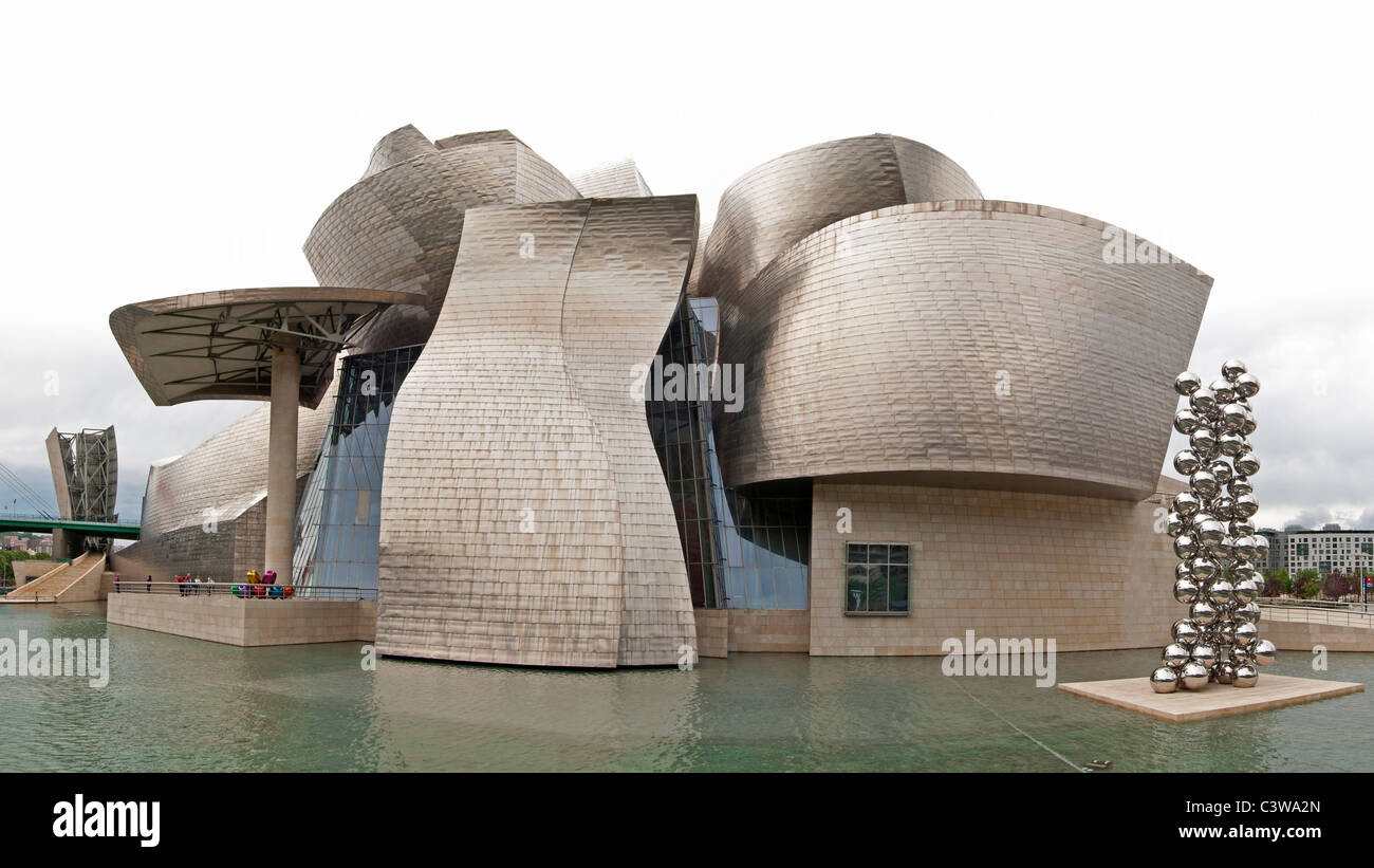 Le Musée Guggenheim Bilbao L'art contemporain moderne conçu par l'architecte américain Frank Gehry Canadien Espagne Pays Basque Banque D'Images