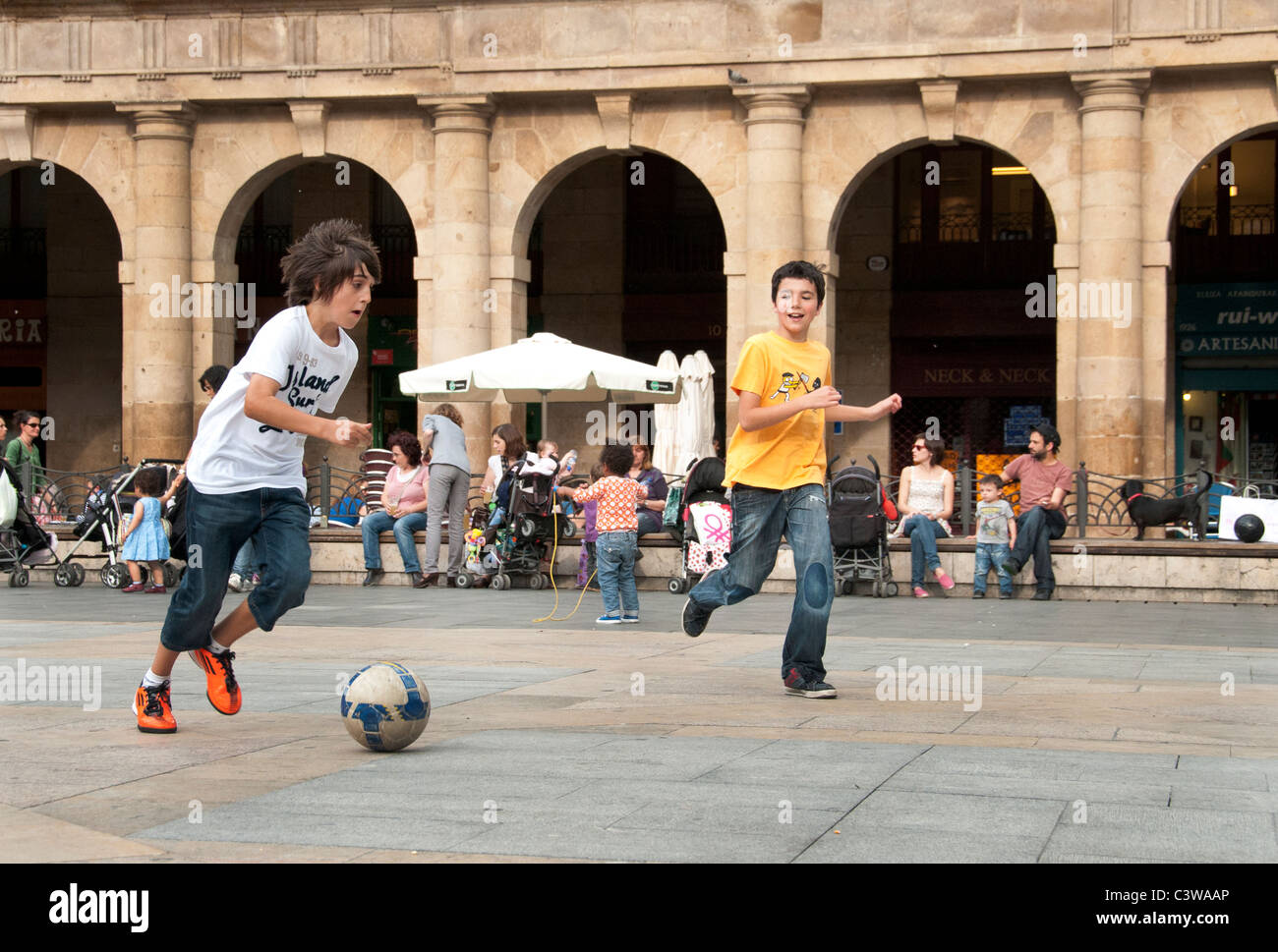 Bilbao Espagne Pays Basque espagnol Plaza Nueva de jeux pour enfants Banque D'Images