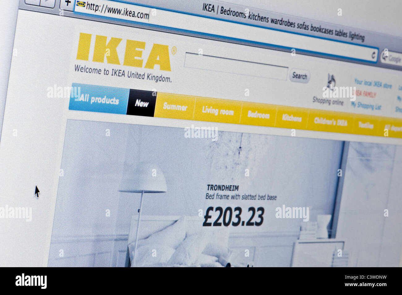 Gros plan du logo Ikea comme vu sur son site web. (Usage éditorial uniquement : -Print, télévision, e-book et le comité éditorial du site). Banque D'Images