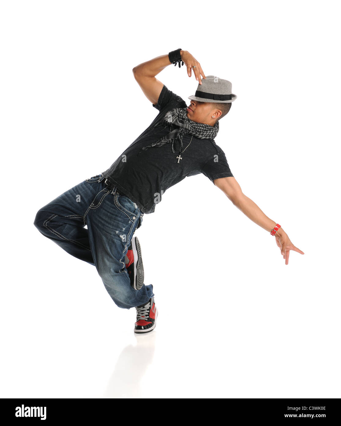 Hip hop dancer performing isolé sur fond blanc Banque D'Images