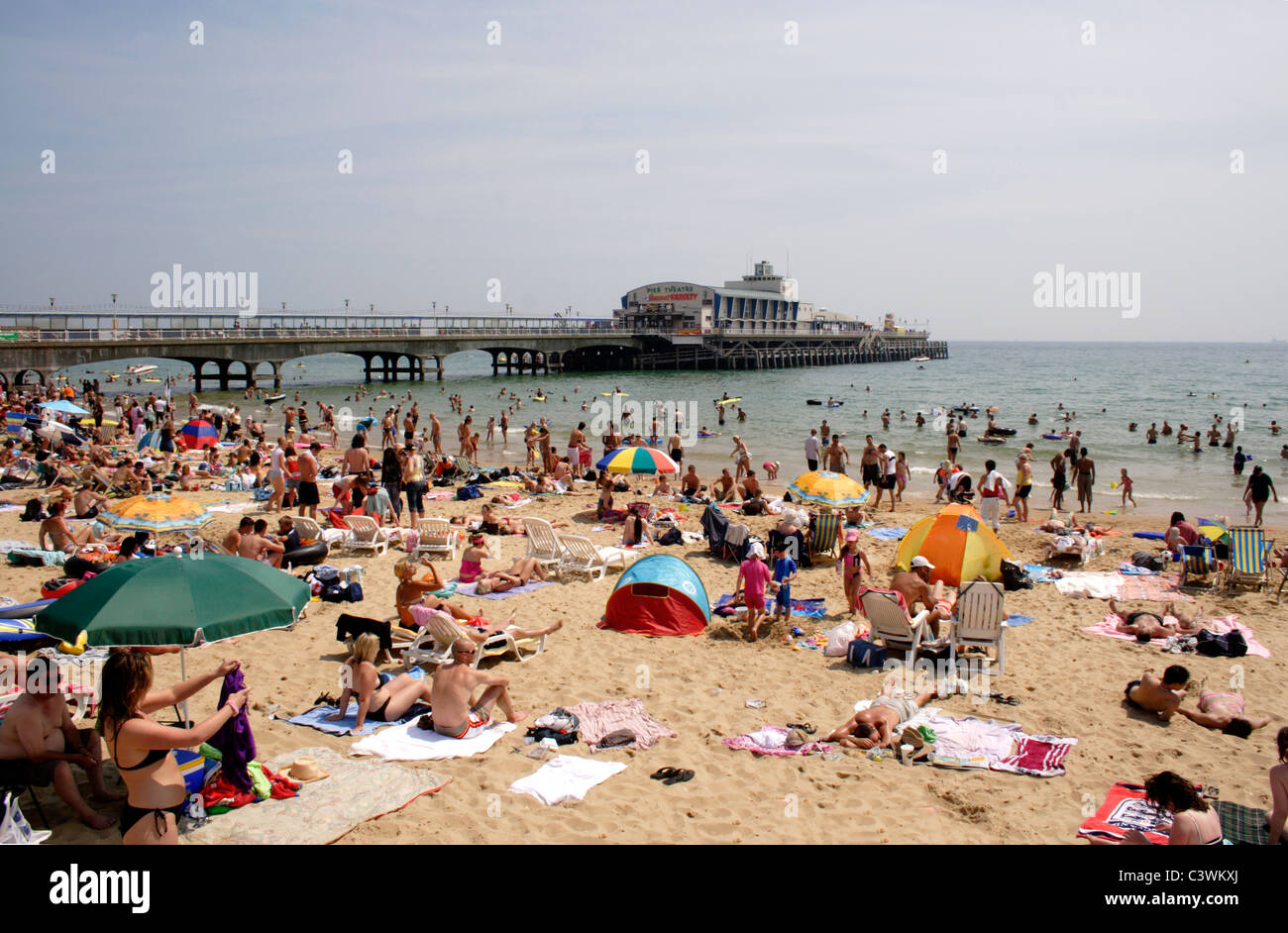 La jetée de Bournemouth et de la plage Banque D'Images