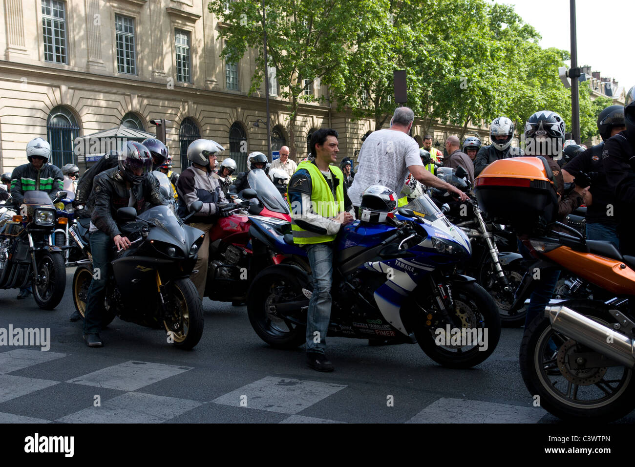 L'OCPED (Fédération Française des motards en colère) promenade dans Paris pour protester contre les propositions du gouvernement pour la sécurité routière. Banque D'Images