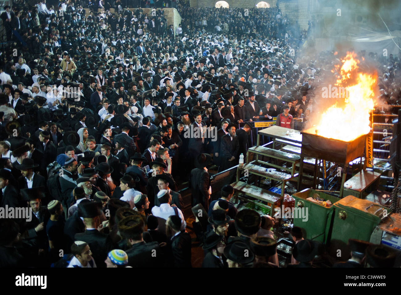 Des centaines de milliers célèbrent Lag BaOmer à tombe de Rabbi Shimon Bar Yochai. Meron, Israël. 22/05/2011. Banque D'Images