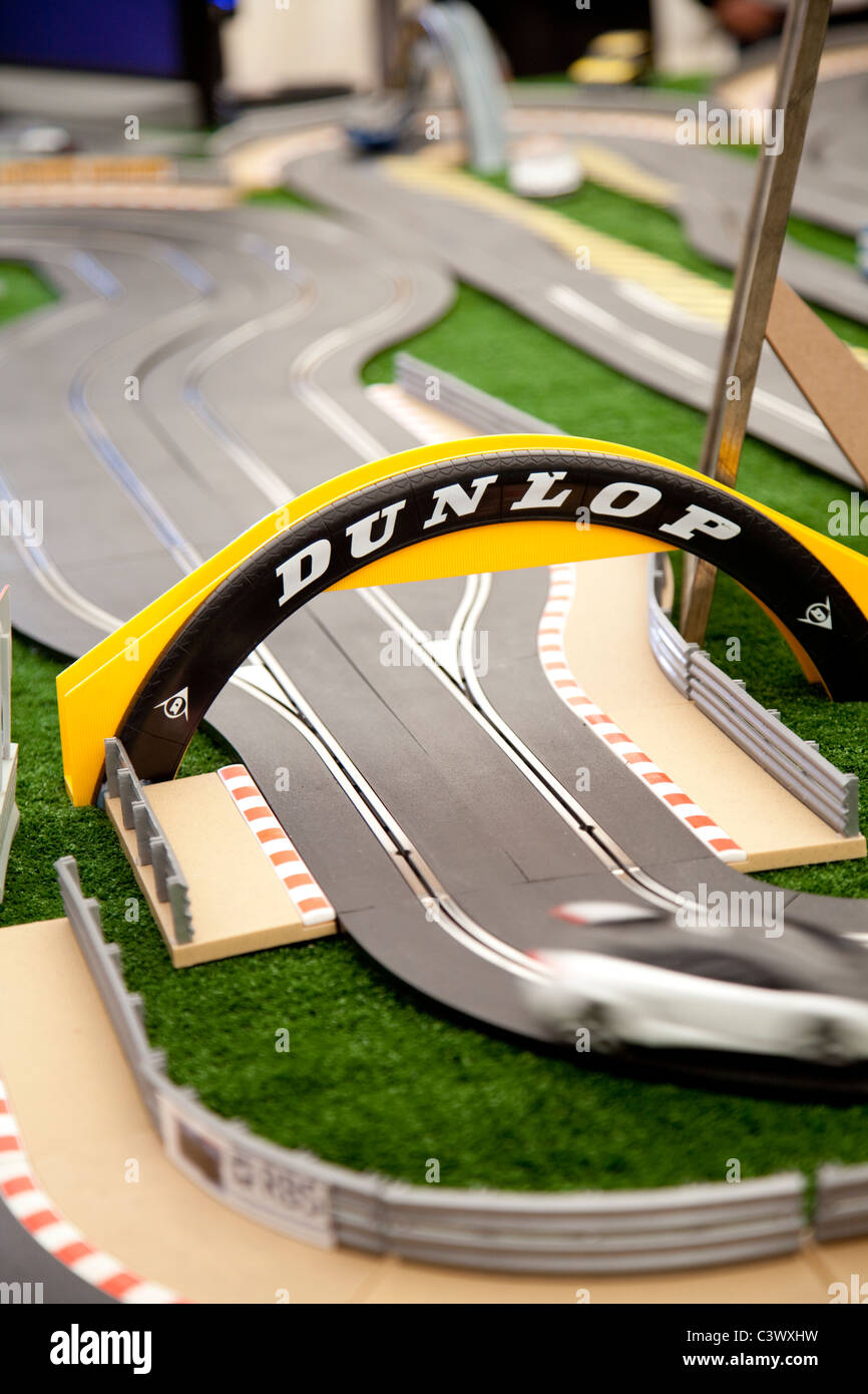 Un grand jouet piste scalextric voitures modèle avec faire le tour du circuit électrique England