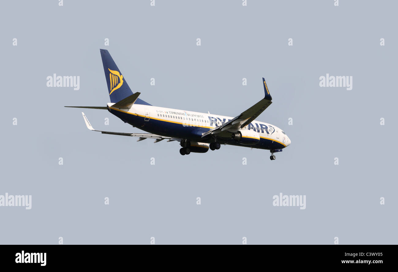 Approches vol Ryanair East Midlands Airport au Royaume-Uni Banque D'Images