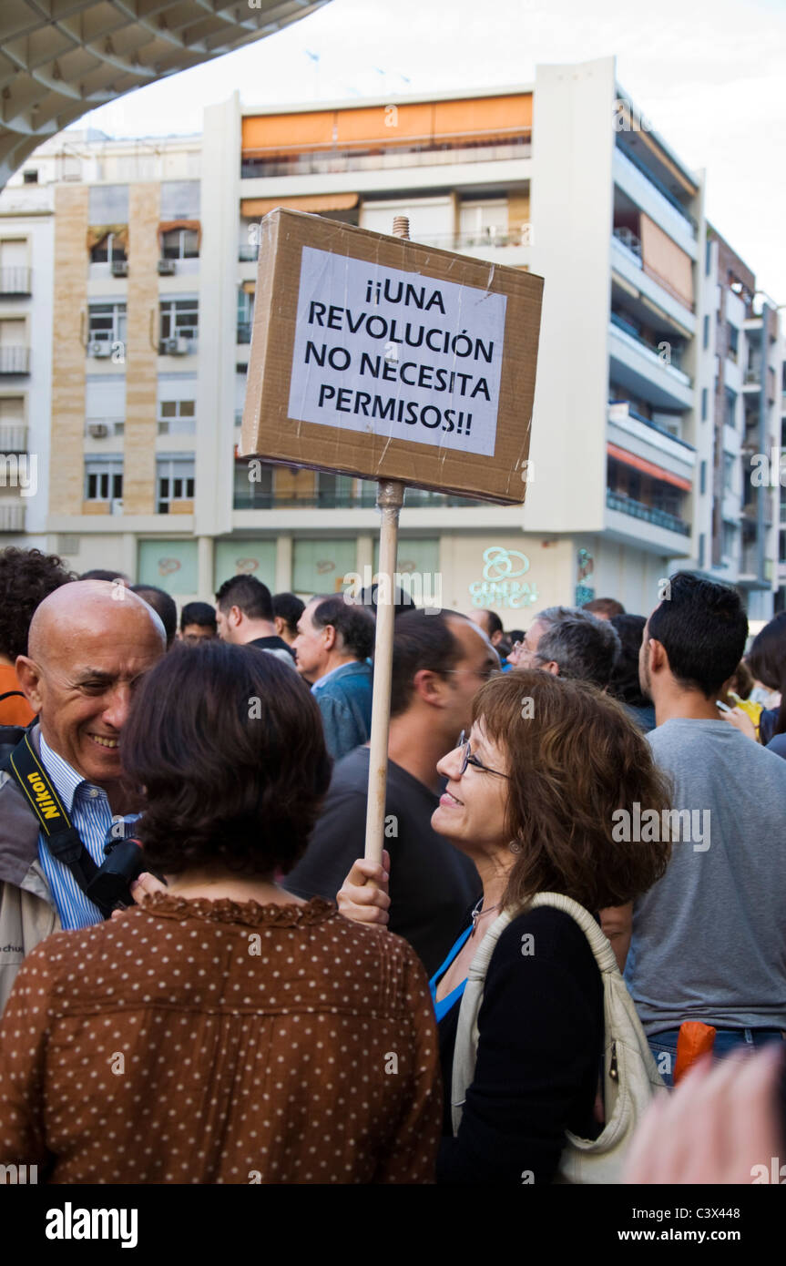 Les manifestants se rassemblent à Séville, ils sont en colère contre la politique économique du gouvernement et de l'Espagne, le taux de chômage des jeunes élevé. Banque D'Images