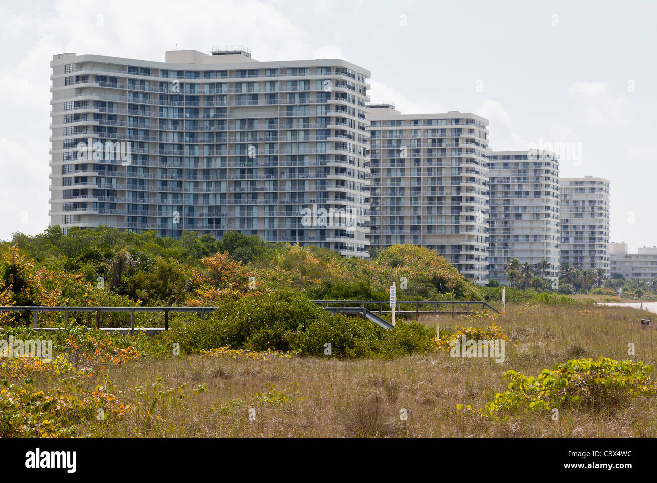Beachfront condominiums, San Marco Island, Floride, USA Banque D'Images