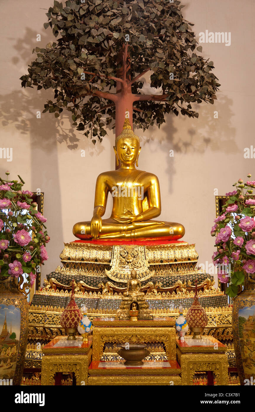 Temple de Wat Pho, Bangkok - Bouddha assis sous l'arbre Bodhi Banque D'Images