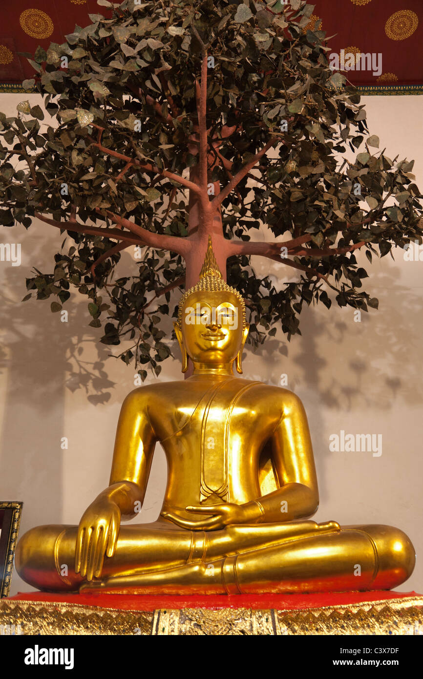 Temple de Wat Pho, Bangkok - Bouddha assis sous l'arbre de la Bodhi 2 Banque D'Images