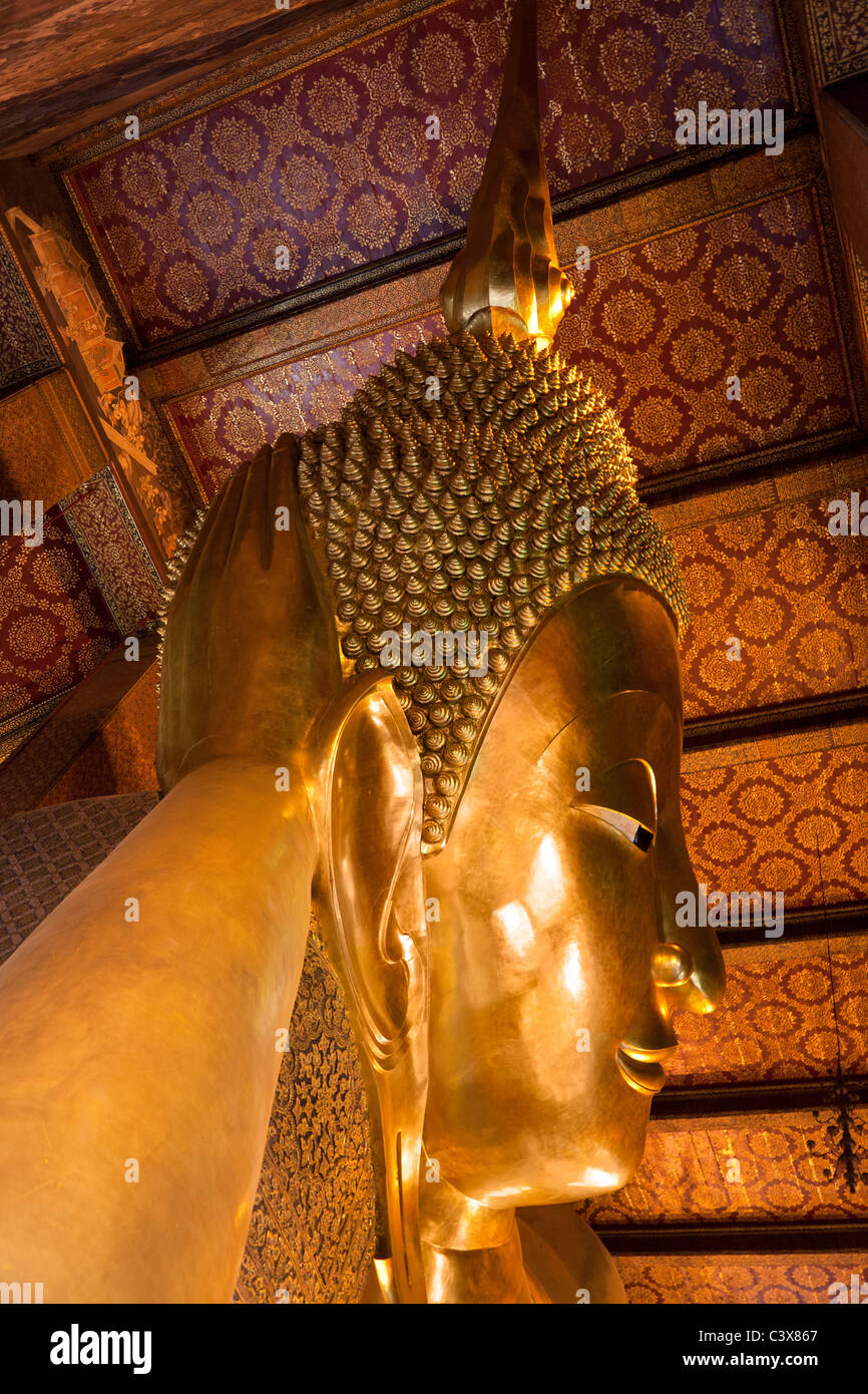 Temple de Wat Pho, Bangkok - le Bouddha couché 2 Banque D'Images