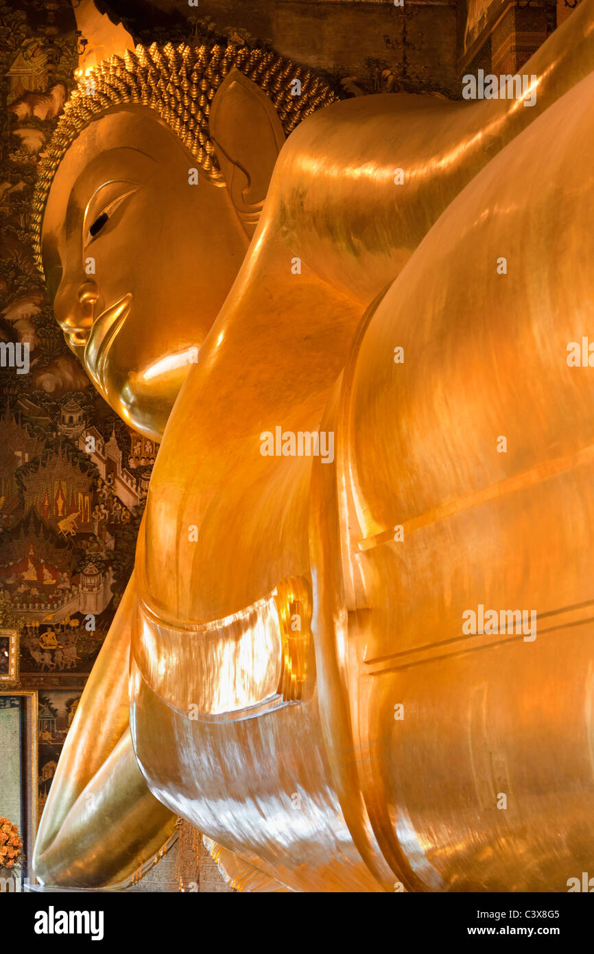 Temple de Wat Pho, Bangkok - le Bouddha couché 8 Banque D'Images