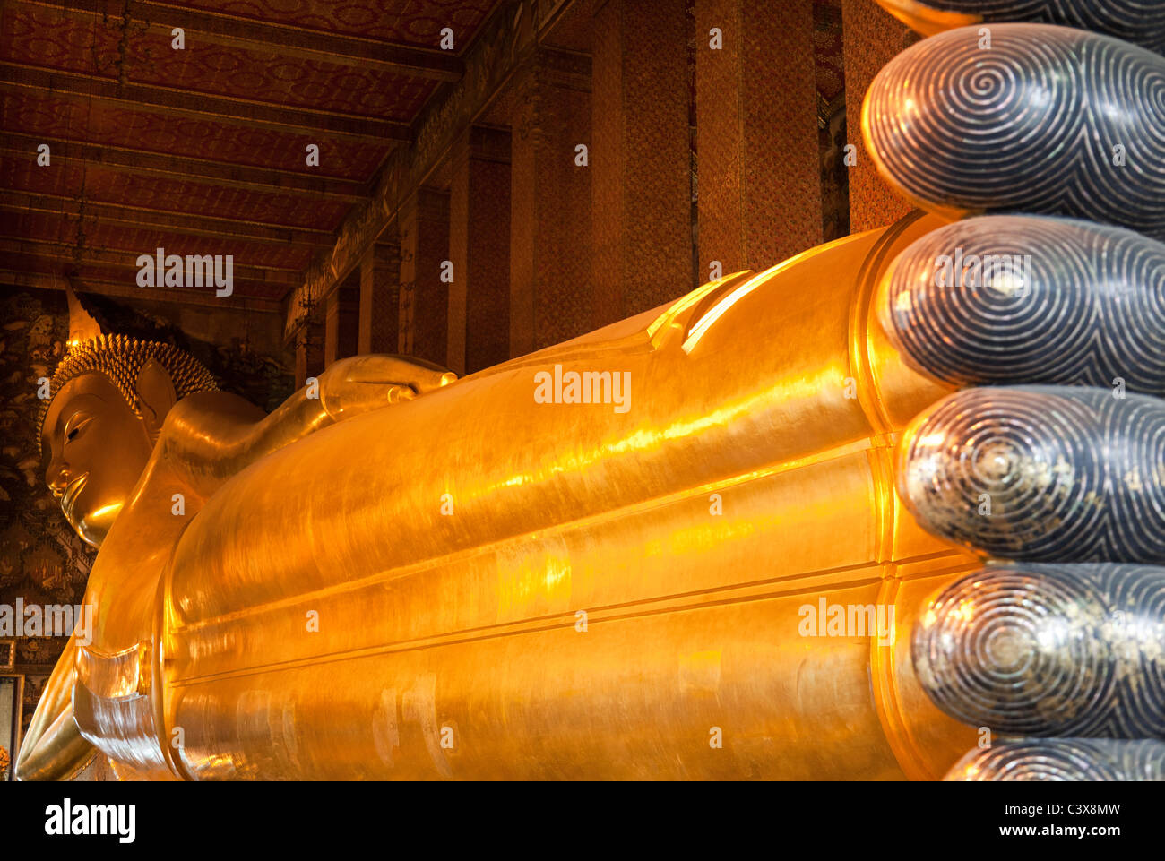 Temple de Wat Pho, Bangkok - le Bouddha couché 7 Banque D'Images