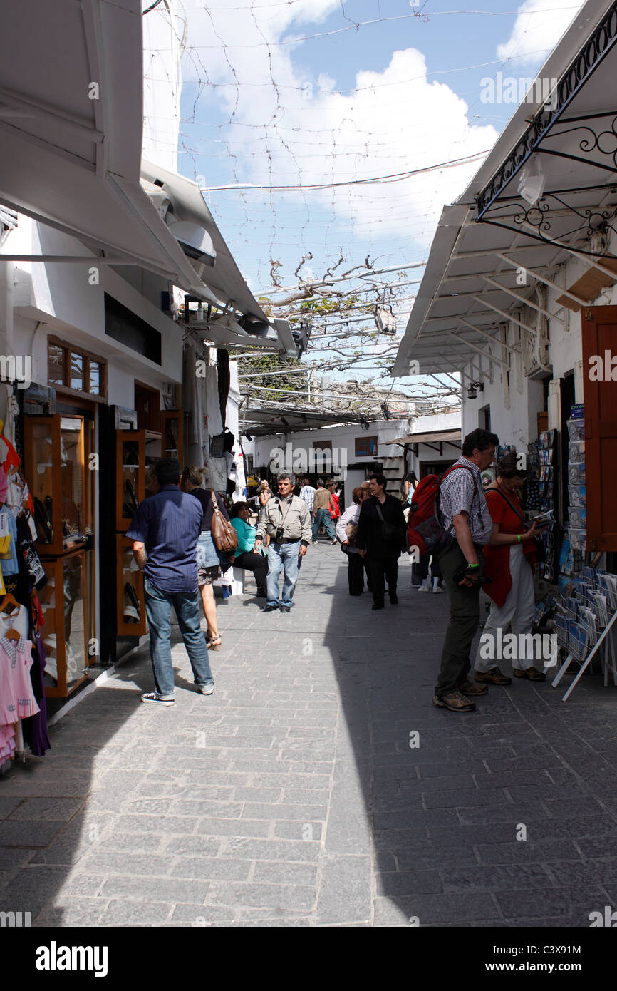 Le CENTRE DU VILLAGE DE LINDOS SUR L'île grecque de Rhodes. Banque D'Images