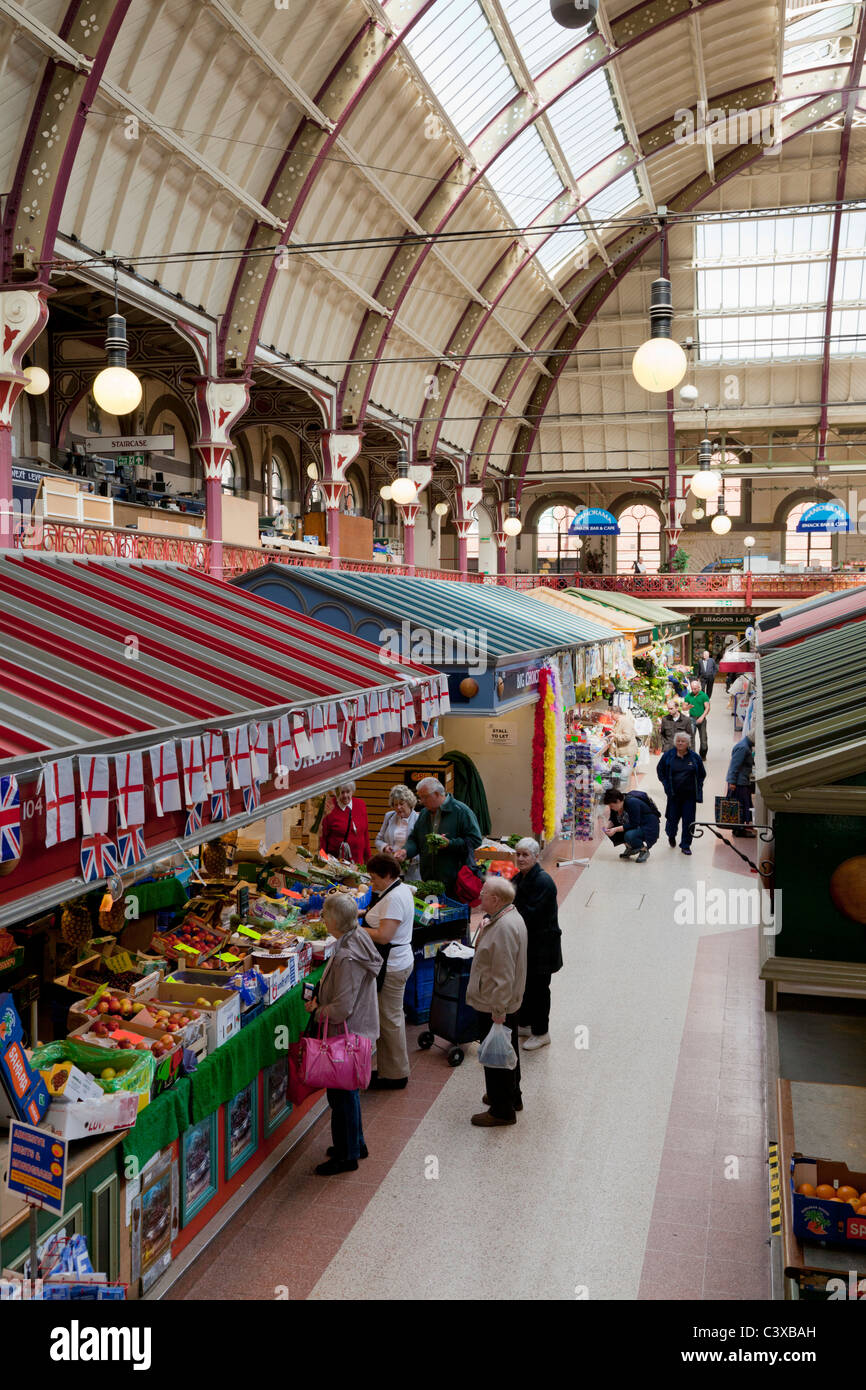 Un marché intérieur Derby market hall victorien du balcon, centre-ville de Derby, Derbyshire, England, GB, le Royaume-Uni, l'Union européenne, de l'Europe Banque D'Images