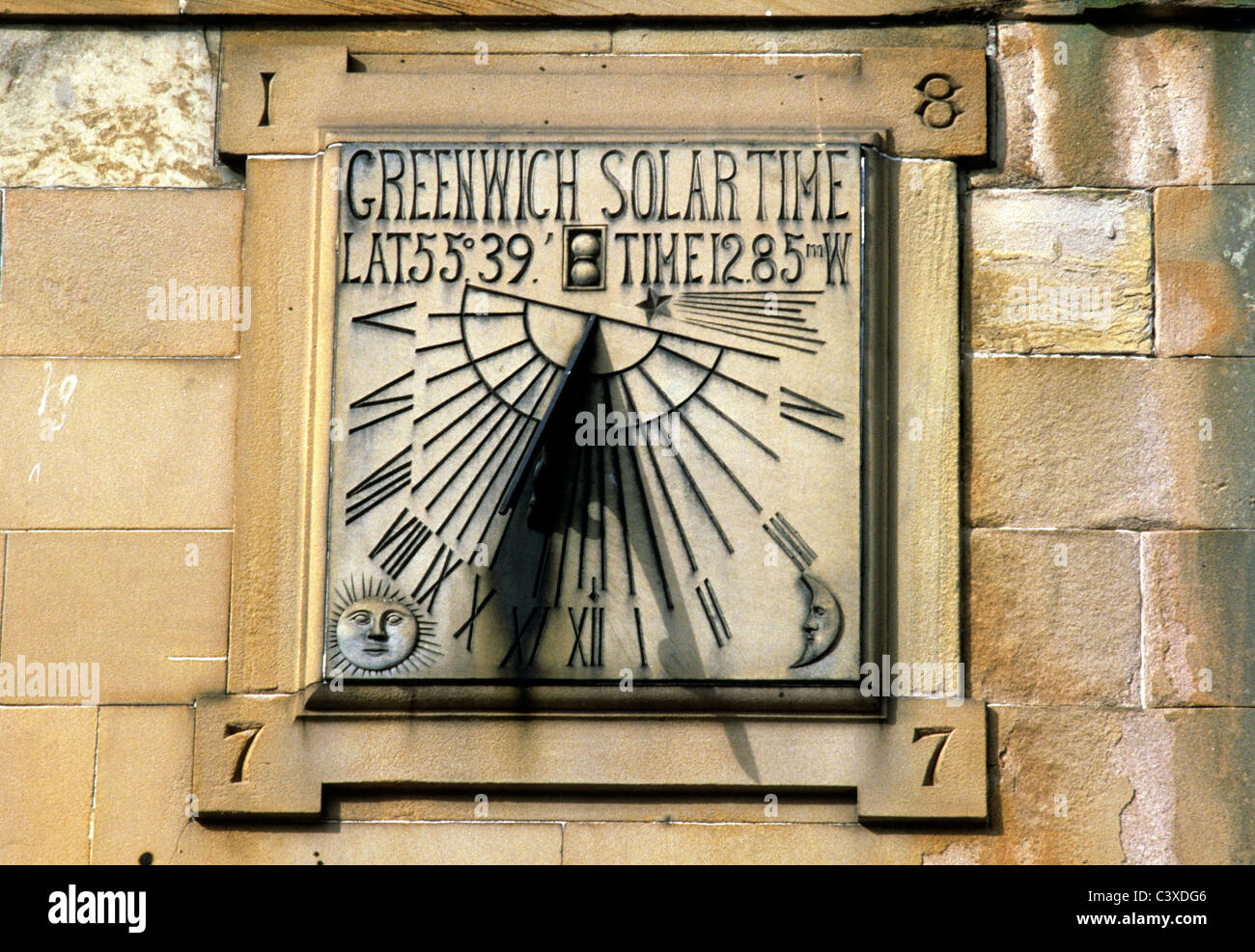 Peebles, Ecosse, cadran solaire 1877, Rue Haute 19e siècle victorien écossais cadrans solaires UK Banque D'Images