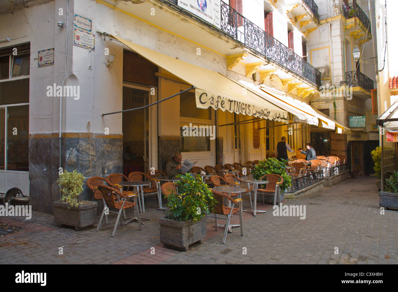 Café Tingis au Petit Socco square Medina vieille ville tanger maroc afrique Banque D'Images