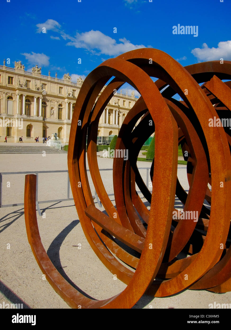Versailles, France, parc urbain, des scènes 'Chateau de Versailles', l'Installation, sculpture moderne Artiste Crédit : 'Bernar Venet' Banque D'Images
