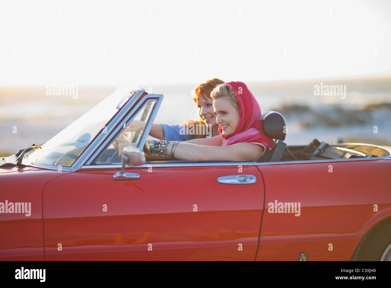 Femmes au volant Banque D'Images