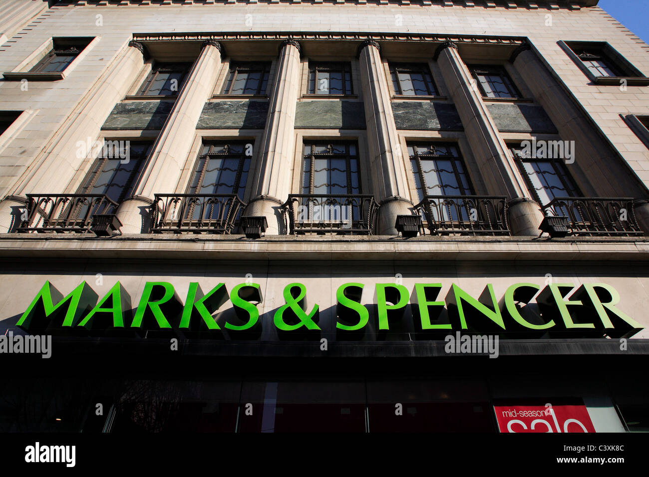 Marks & Spencer shop avant, Birmingham, Angleterre, RU Banque D'Images